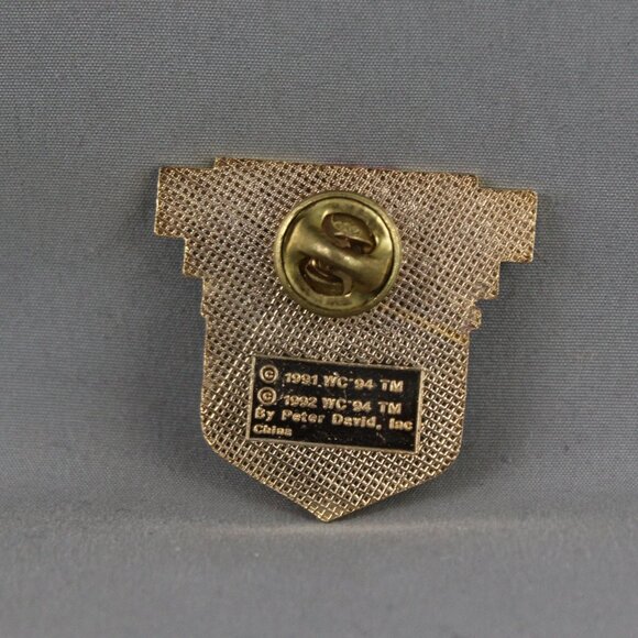 1994 World Cup of Soccer Pin - Spain Shield Design by Peter David - Metal Pin - Picture 2 of 3